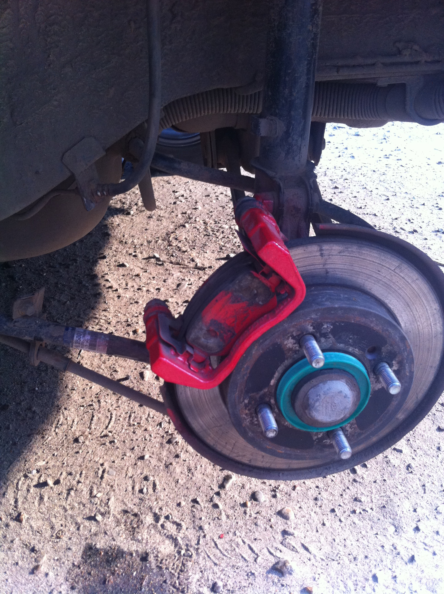 Замена пыльника поршня на заднем суппорте — Hyundai Accent (2G), 1,5 л ...