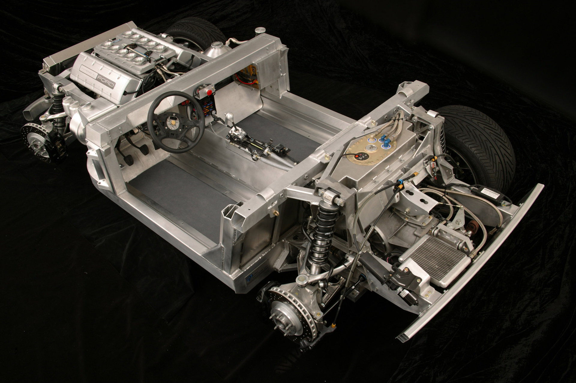 Живой модуль. Даф модель tank rx шасси 8 на 6. Шасси shelby cobra. Шасси modular robotics platform (mrp). Шкаф легранд 100 модулей.
