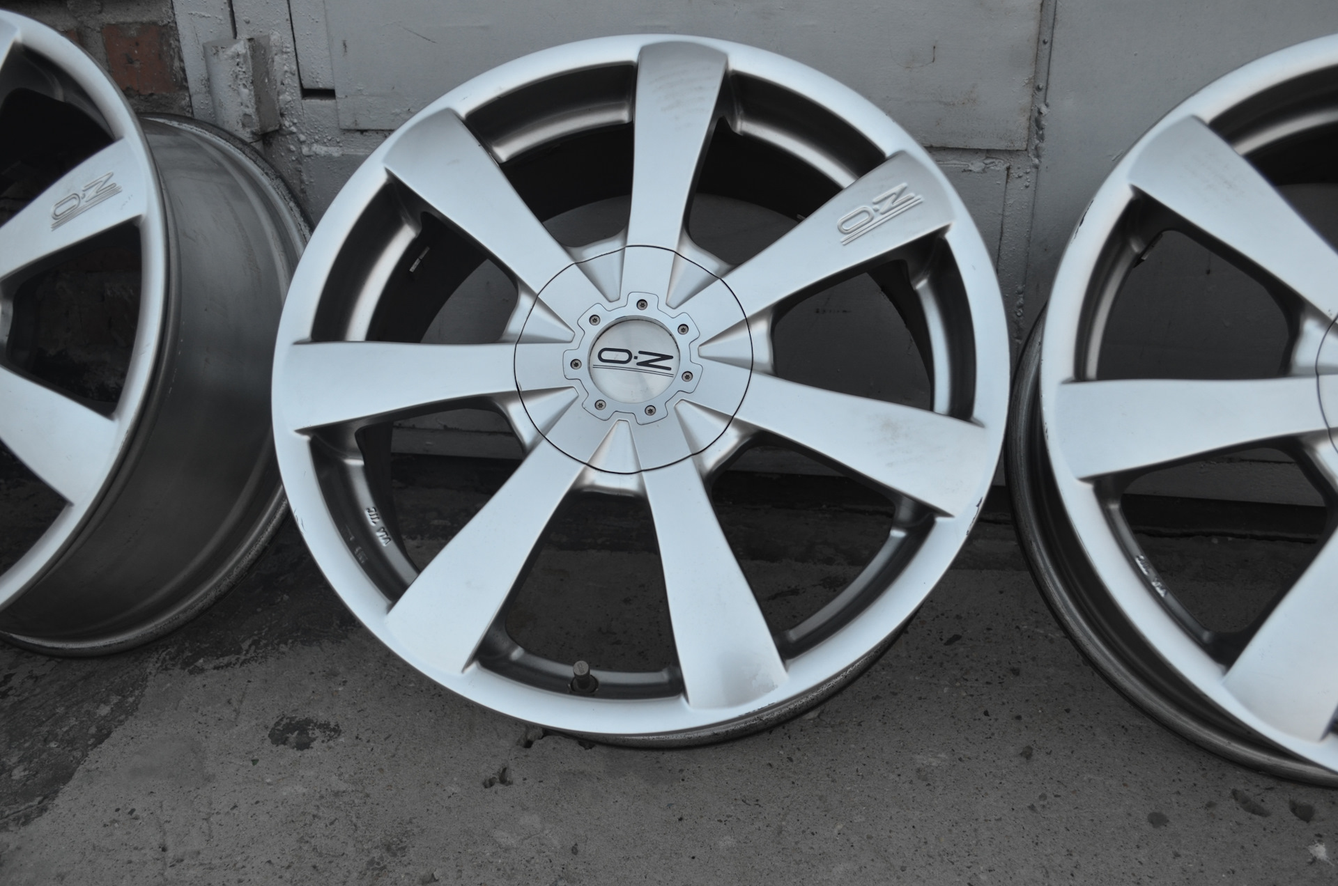 Titan r. Oz Racing Titan r17. Oz Racing Titan r18. Комплект литья на зиму oz Racing. Диски Titan r17.