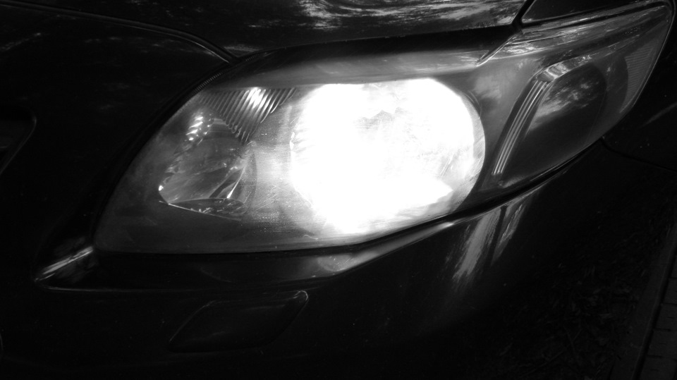 Перегорела лампочка ксенона — Toyota Corolla (140/150), 1,6 л, 2008 ...