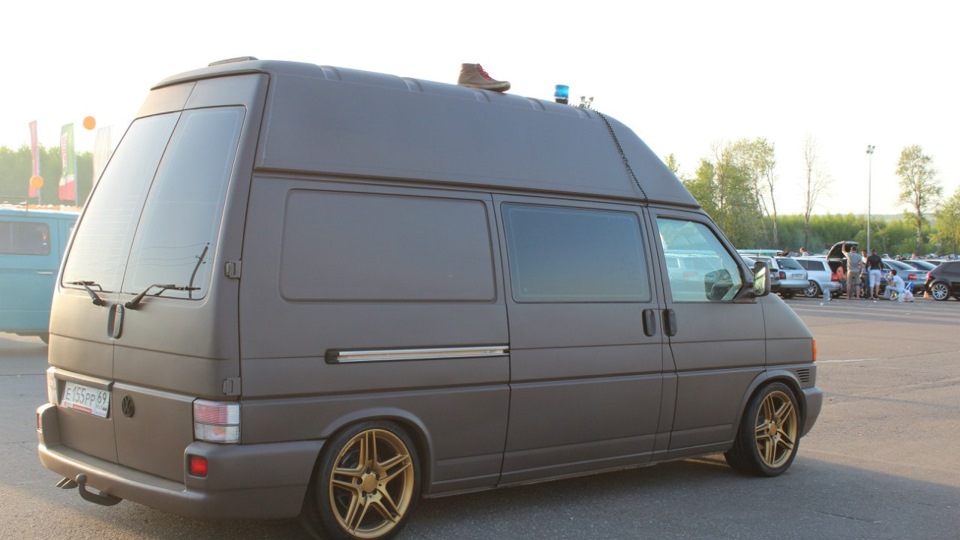 2 c t 4. Volkswagen Transporter t4 высокий. Фольксваген Транспортер т4 с высокой крышей. VW Transporter t4 высокая крыша. Transporter t4 r18.