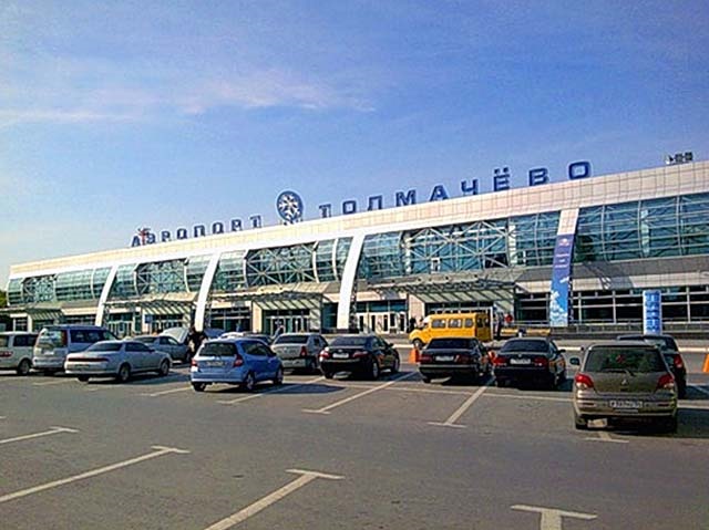 Автостоянка новосибирск аэропорт. Аэропорт Новосибирск стоянка. Аэропорт 29 Новосибирск. Крытая стоянка аэропорт Новосибирск. Новосибирск аэропорт лето 2022г.