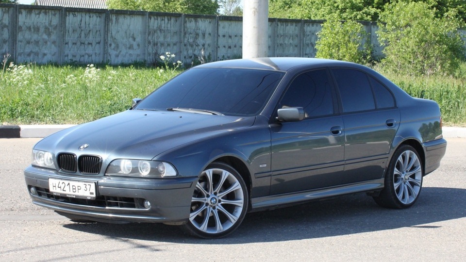 BMW e39 серая