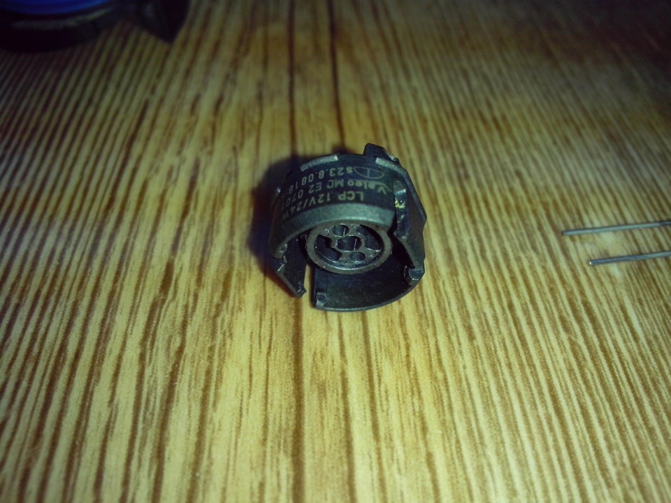 Патрон лампы. — Citroen C5 (2G). Запчасти на фото: B0014