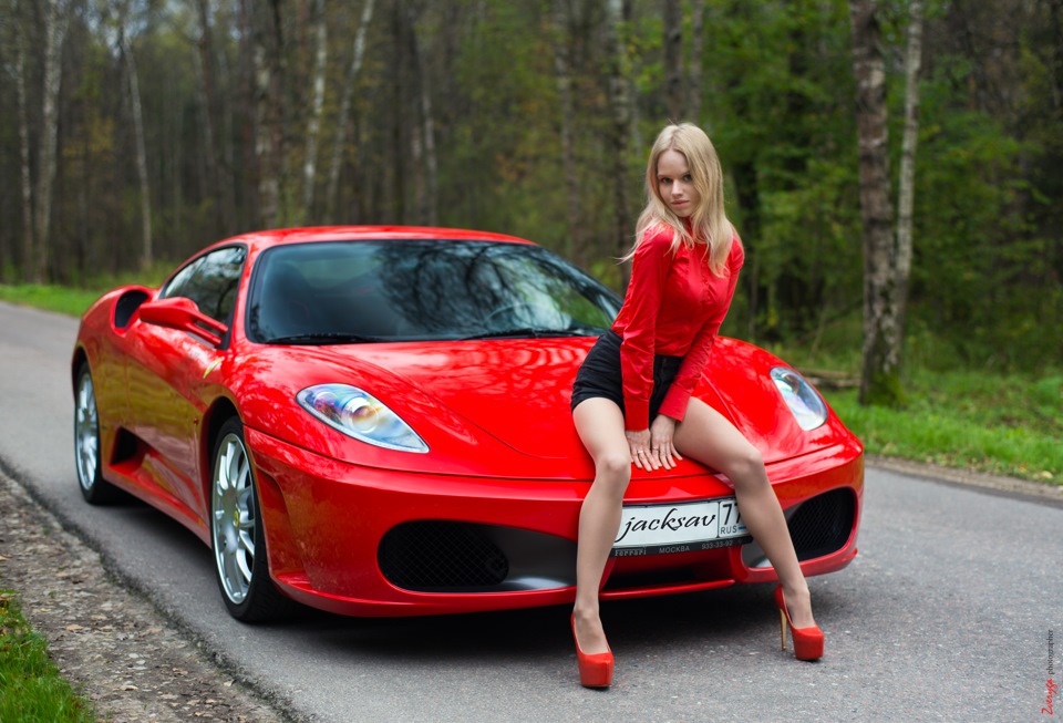 Сексуальные девушки и классные автомобили в календаре «Tuning-Mädels 2023»