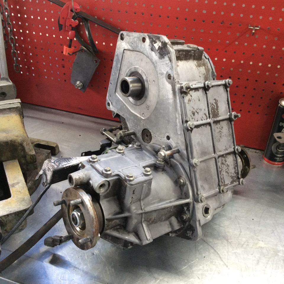 Lt230 раздатка. Раздатка ленд ровер дискавери 1. Раздаточная коробка range rover p38a. Ленд ровер дискавери 2 раздатка. Land rover discovery 2 раздатка.