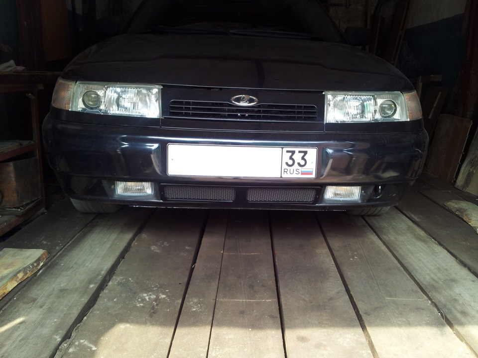 Нижняя решетка бампера 2110. Решетка радиатора бровки на ваз 2110-2112. Нижняя решетка на бампер 2112. Нижняя решетка бампера ваз 2112. Нижняя решетка бампера ваз 2110.