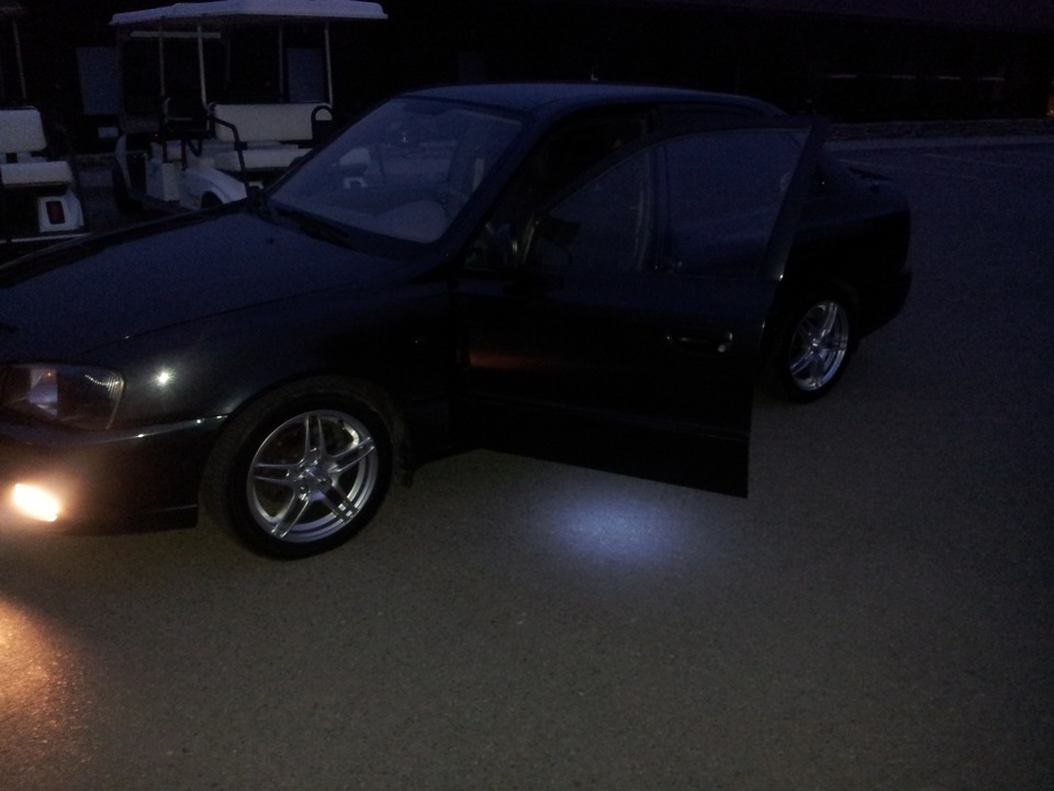 Подсветка земли при открытии дверей — Hyundai Accent (2G), 1,5 л, 2005 ...