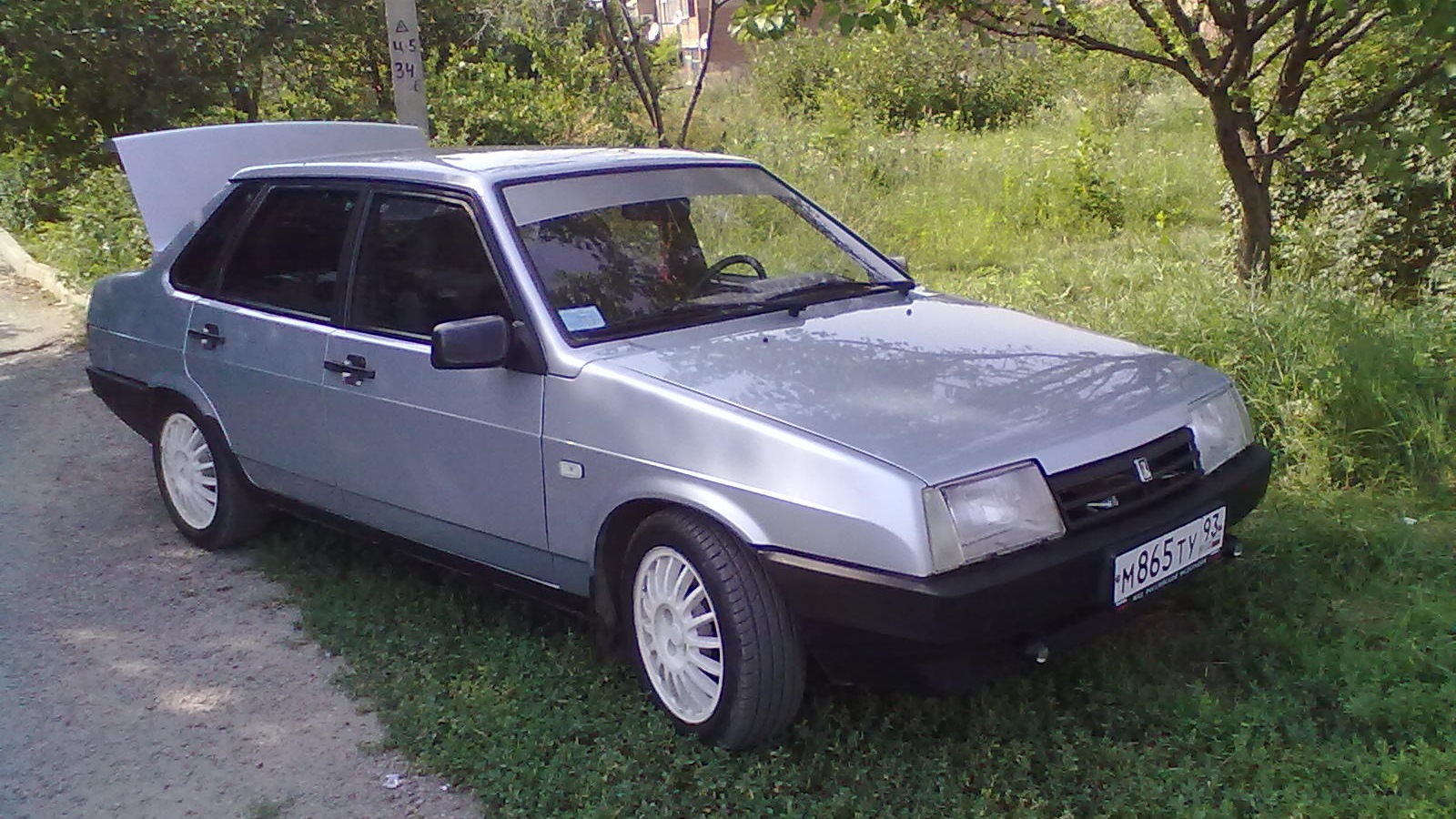 Lada 21099 1.5 бензиновый 1998 | серебристо-голубой метал на DRIVE2