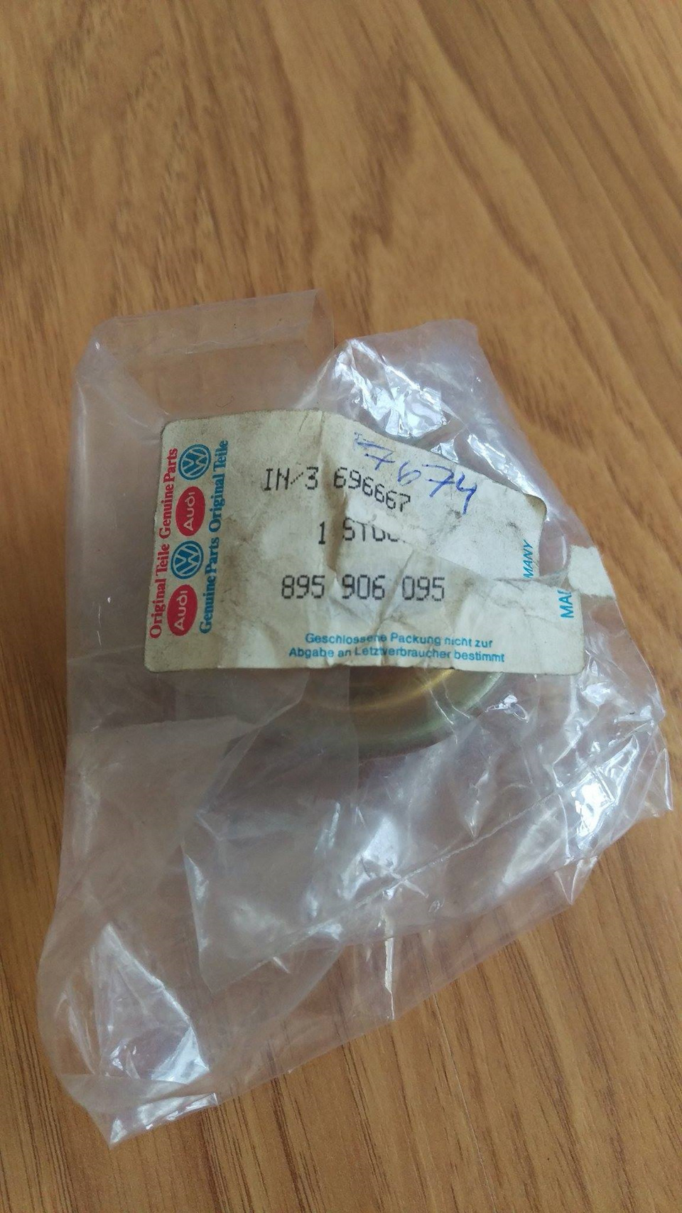 Фото в бортжурнале Audi 80 (B4). Запчасти на фото: 895906095