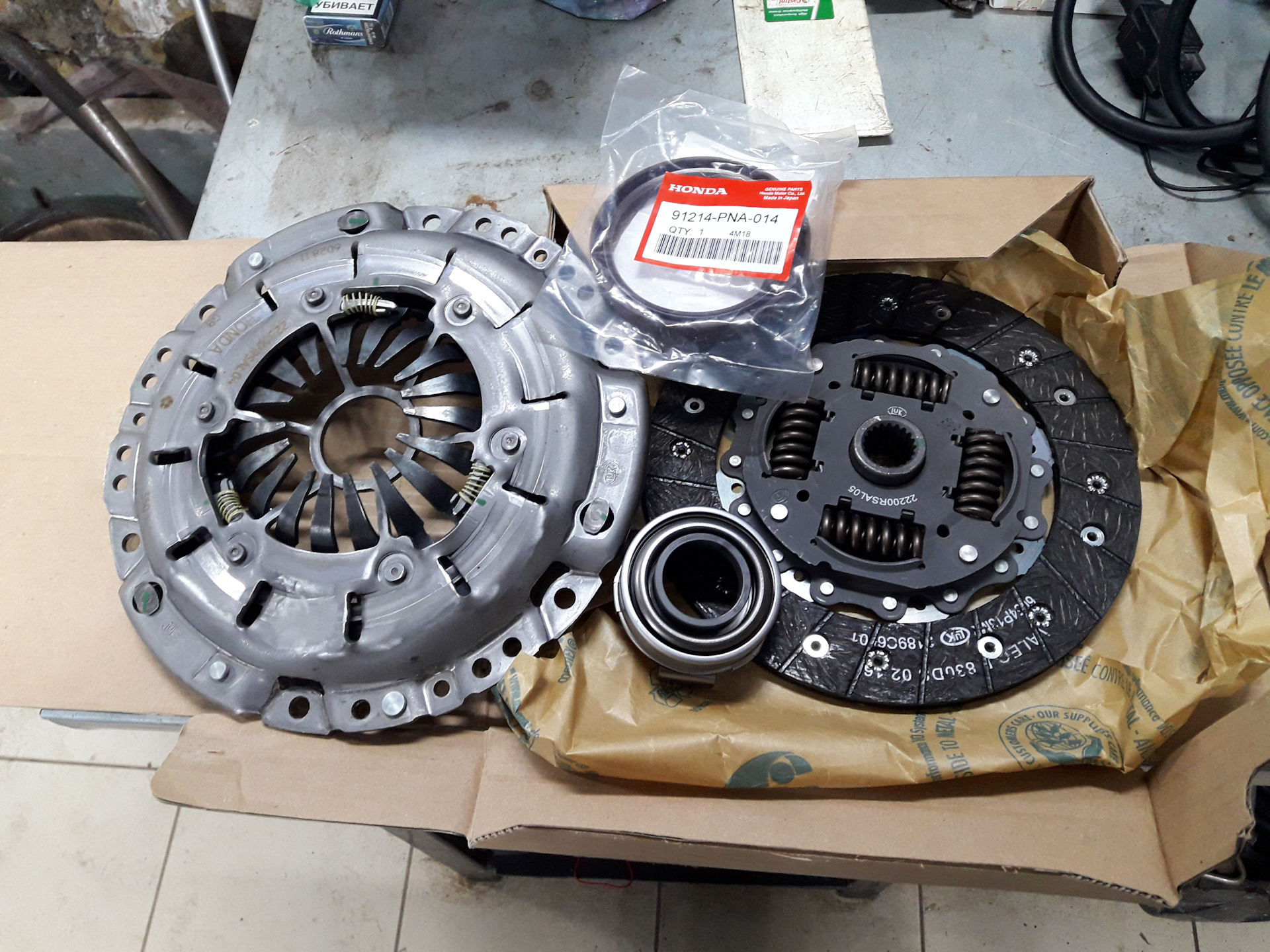 Сцепление хонда цивик 4д механика 1. 8. Сцепления робота на хонде. Сцепление на хонда цивик 5 д. Цивик 5 д коробка.