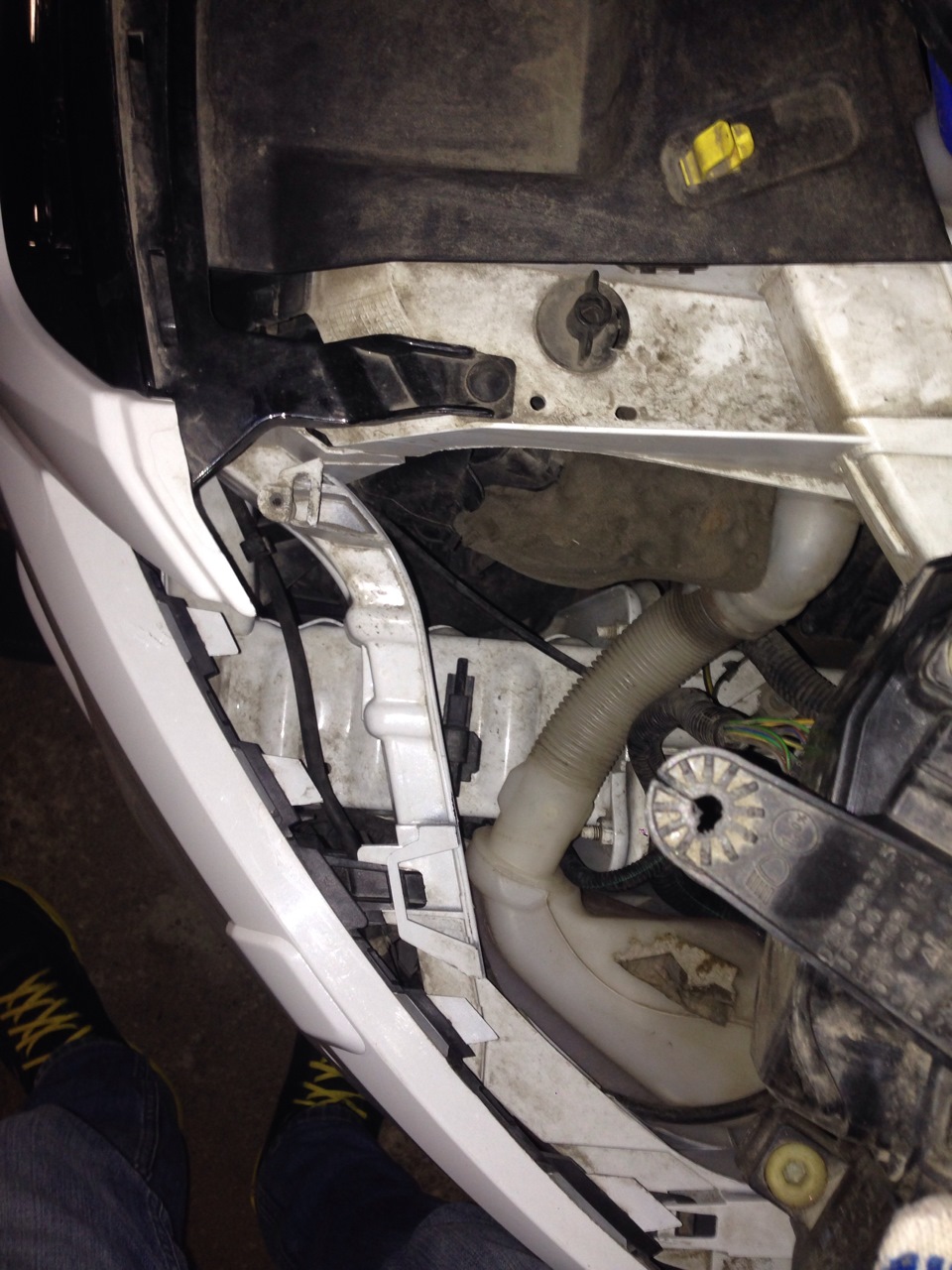 Длинный и черный в центре-это датчик наружной температуры! — Ford Mondeo IV