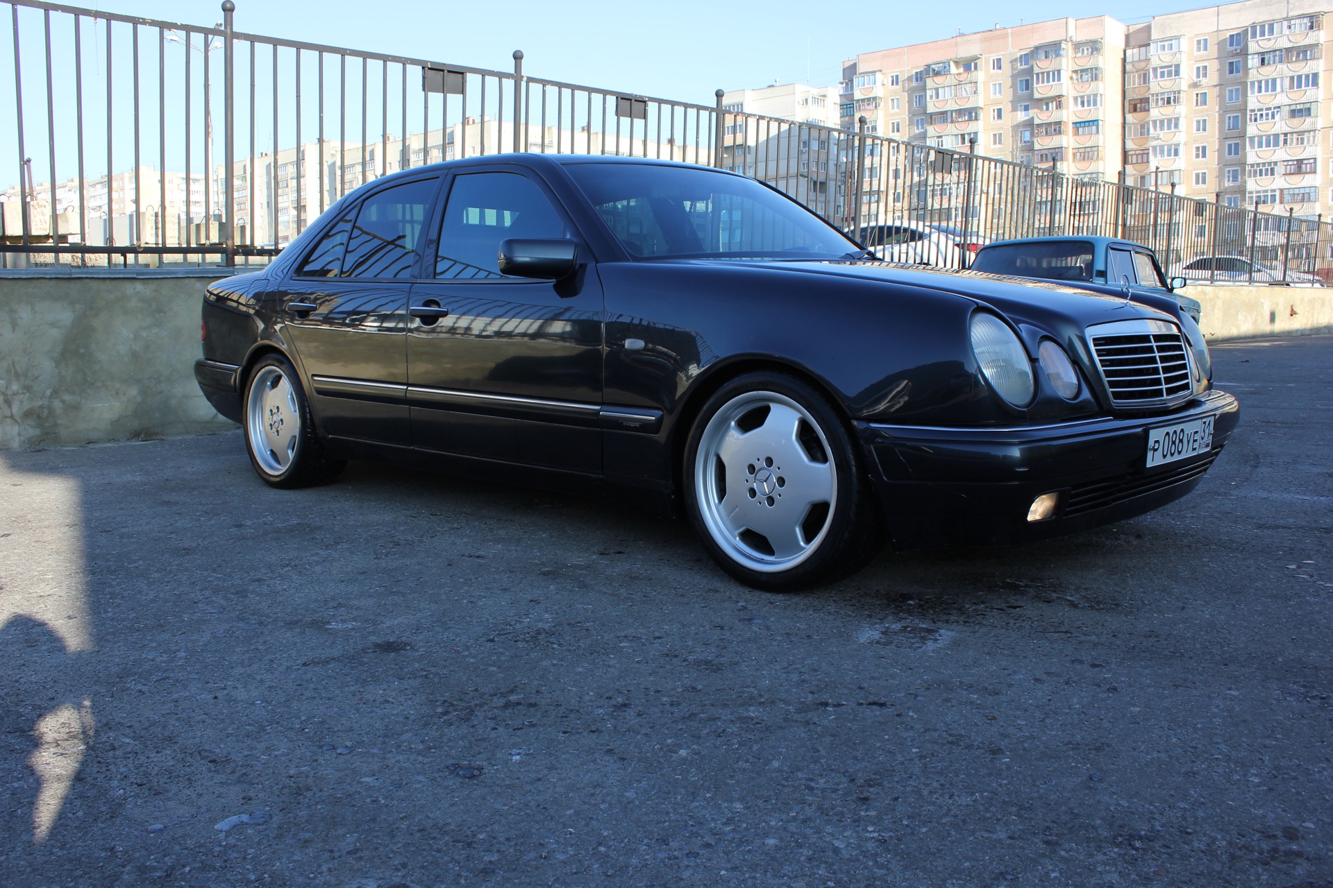 Диски 210. Mercedes Benz w210 Monoblock. W210 r18 AMG. Мерседес w210 r18. Mercedes Benz w210 r17.