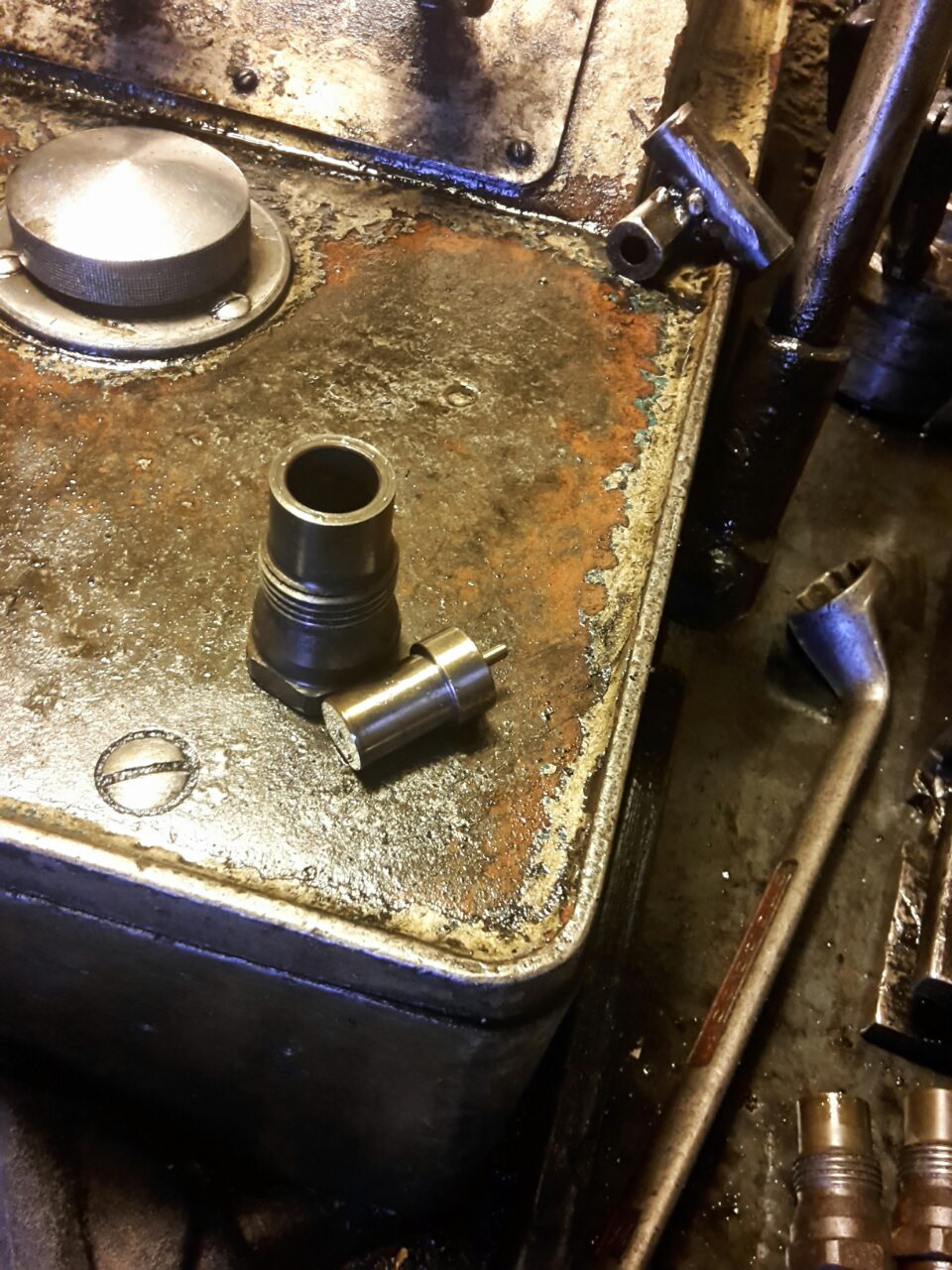 Замена распылителей форсунок — Audi 100 (C4), 2,4 л, 1994 года | визит ...