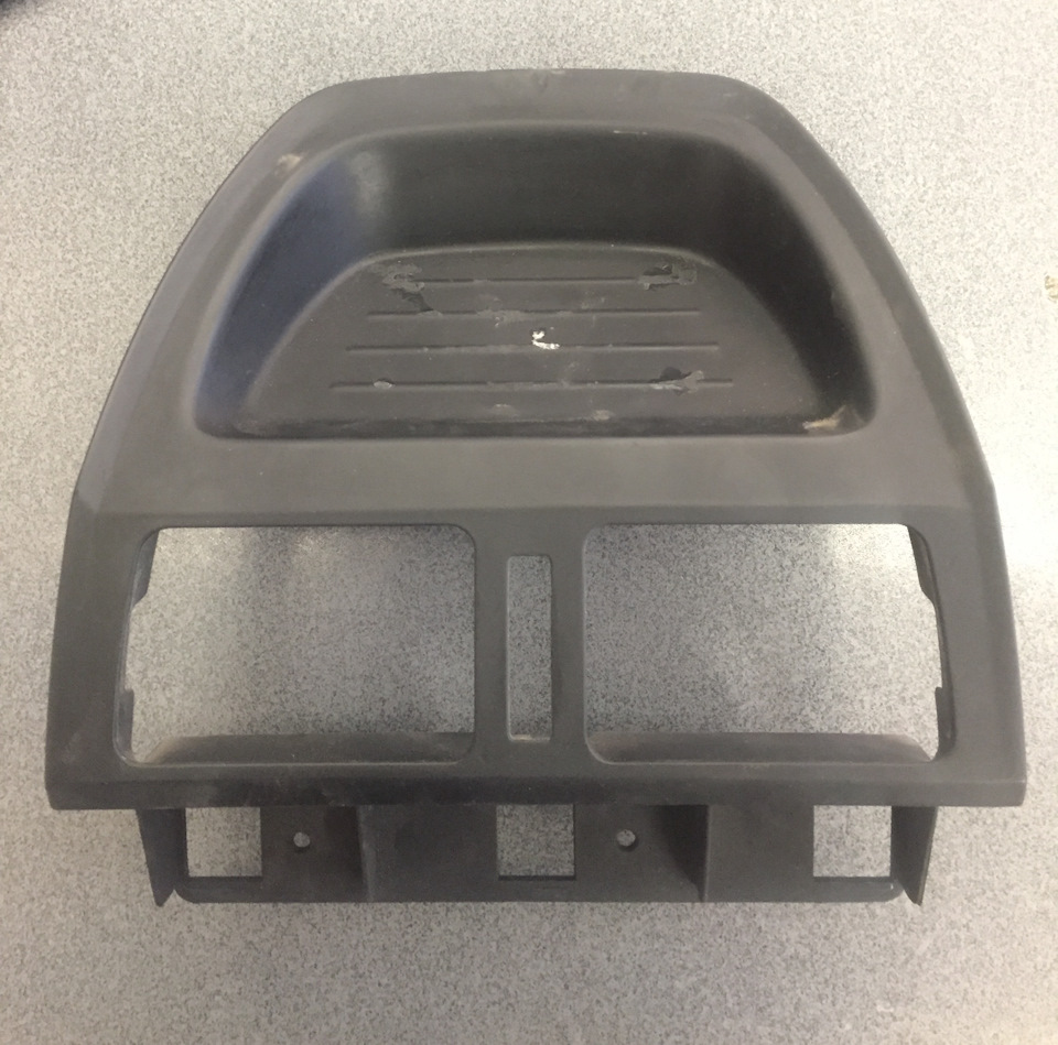 Демонтаж пластика в центре торпедо, замена кнопок и воздуховодов ...