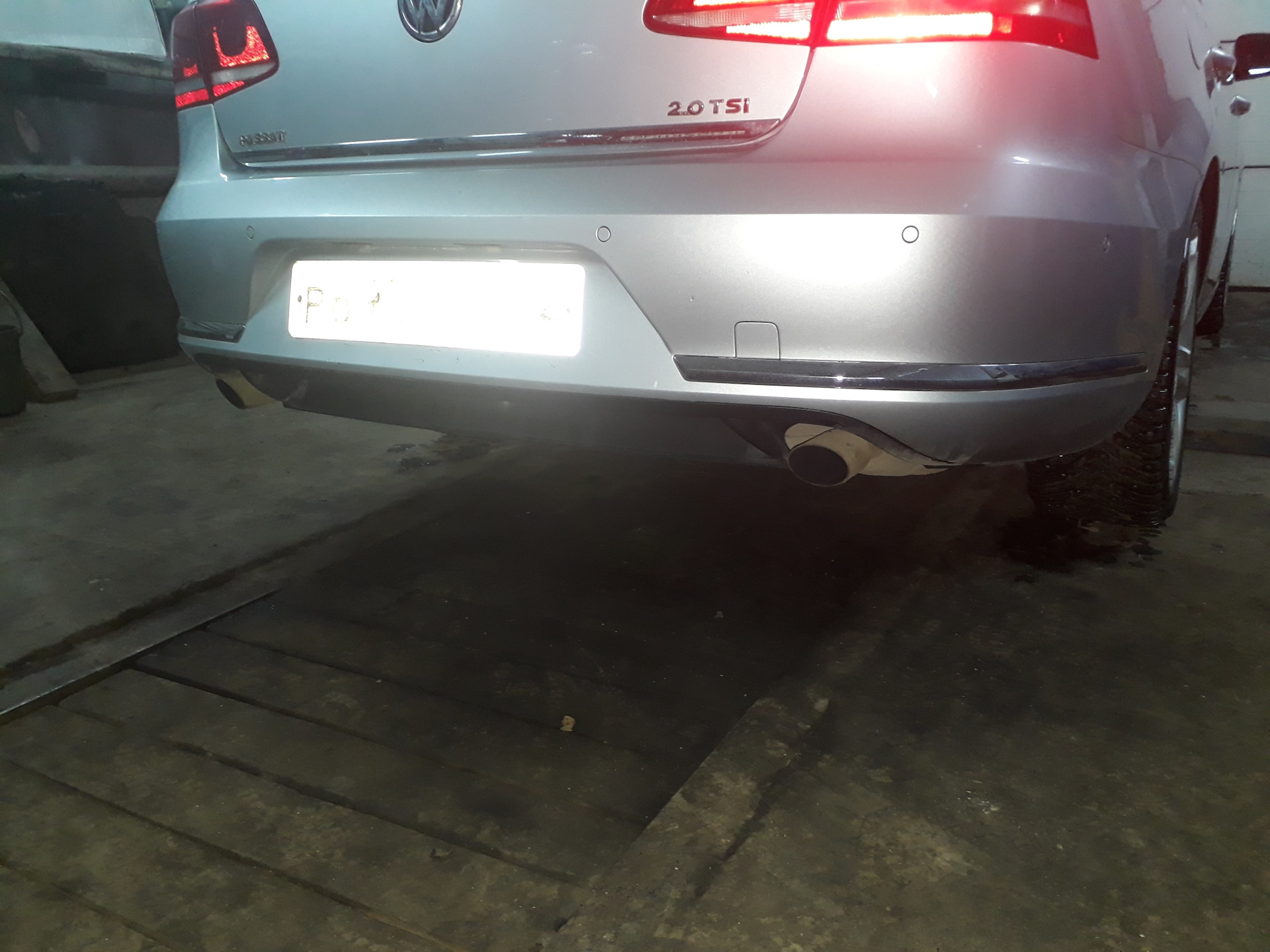 Выхлопная труба б6. Раздвоенный выхлоп Passat b7. Раздвоенный выхлоп Passat b6. Passat b7 выхлоп. VW Passat b6 двойной выхлоп.