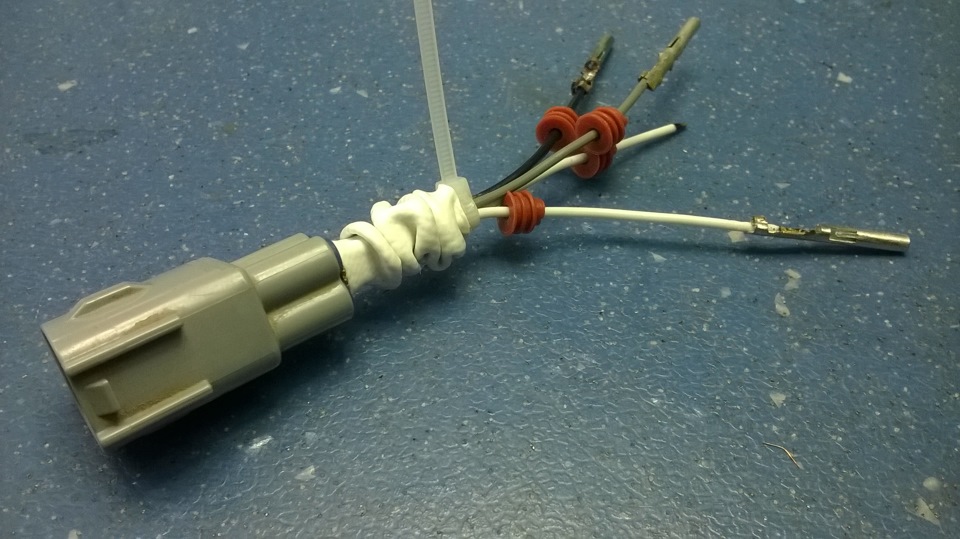 Обжатые и припаянные контакты — Toyota Corolla (120)