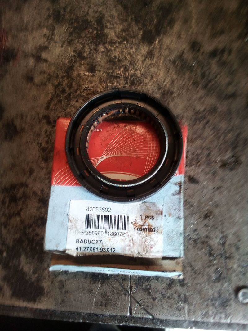 Фото в бортжурнале SsangYong Musso. Запчасти на фото: 19033802B