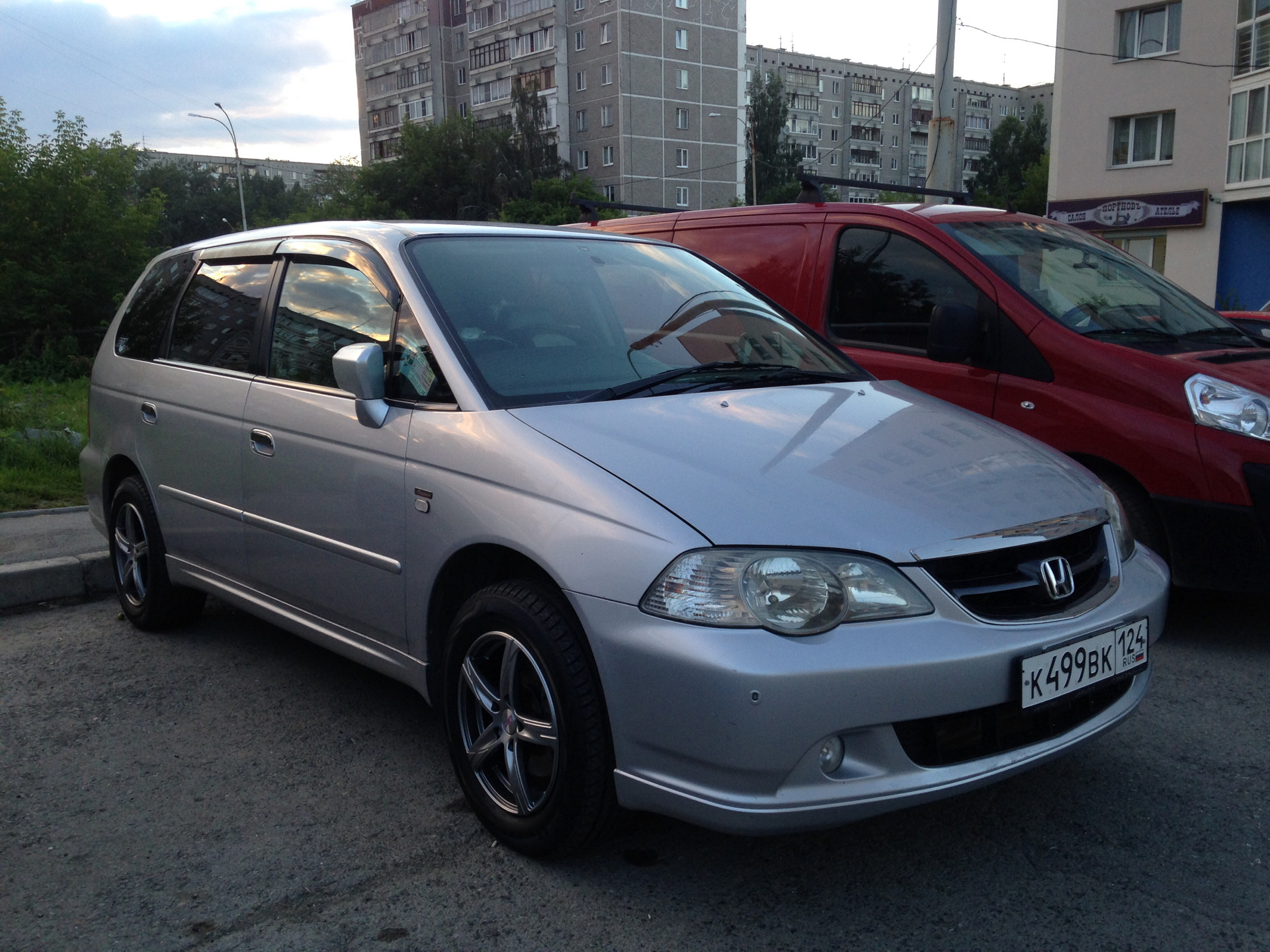 Хонда одиссей 2002. Honda Odyssey 2002 absolute. Хонда Одиссей 2002г. Хонда Одиссей 2002 года Абсолют. Руль Хонда Одиссей Абсолют.