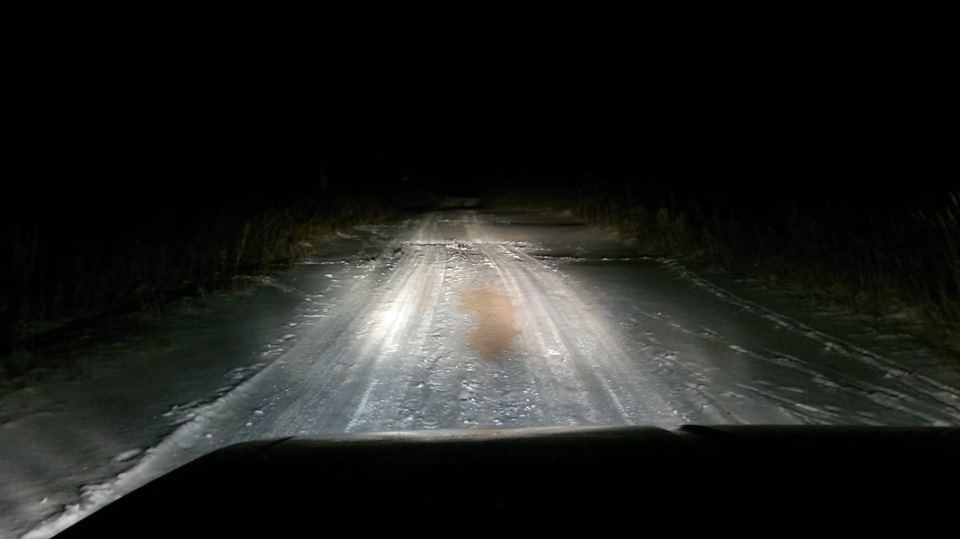 Ну и эти же ФГ-140 без экрана переделанные под патрон Н4 с лампами OSRAM на дальнем — ИЖ Москвич 412