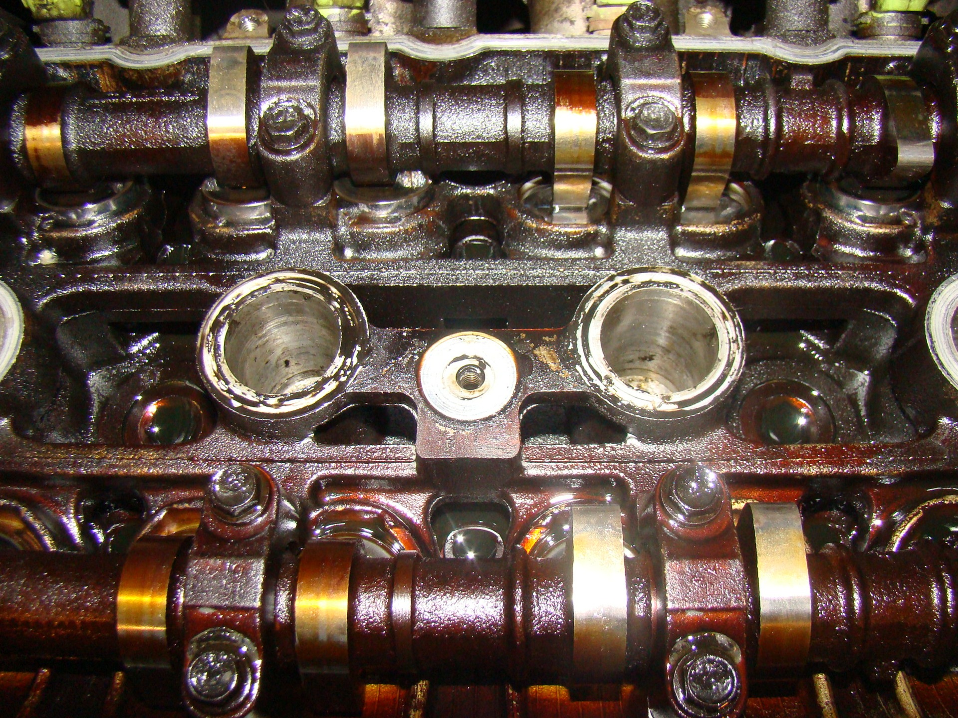 Valve Cover Opening - Toyota Carina ED 20 L 1994