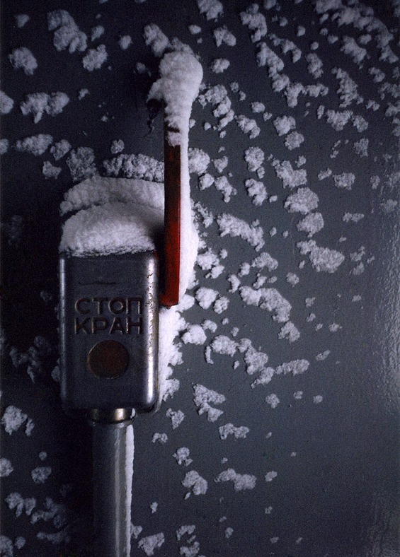 Стоп кран в пассажирском вагоне. Стоп кран в вагоне. Стопкран в поезде. Стоп кран брянск. Стоп-кран в поезде.