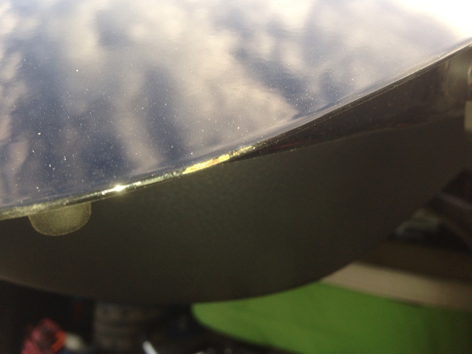 ржавчина на торце справа — KIA Sorento (2G)