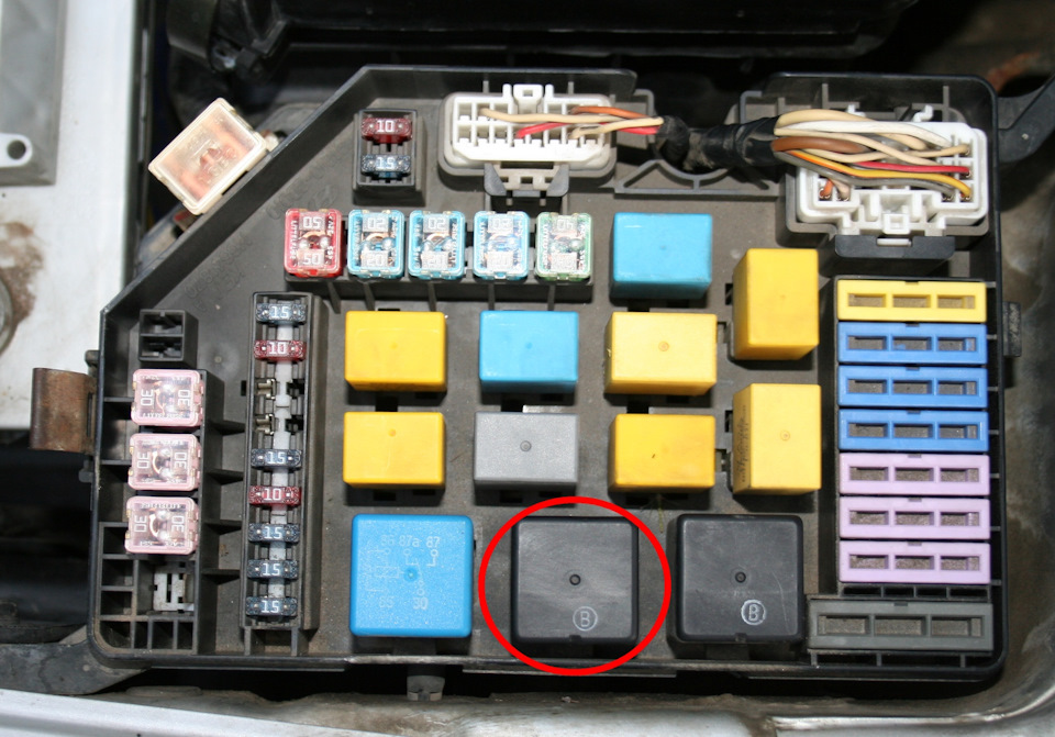 Реле блока управления двигателем — Hyundai Elantra (3G)