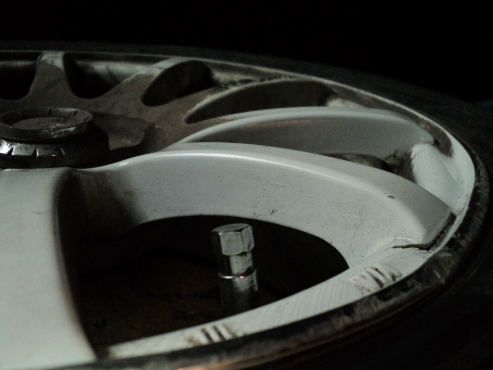 ТРЕСНУЛ ДИСК — Lada Приора хэтчбек, 1,5 л., 2008 года | колёсные диски ...