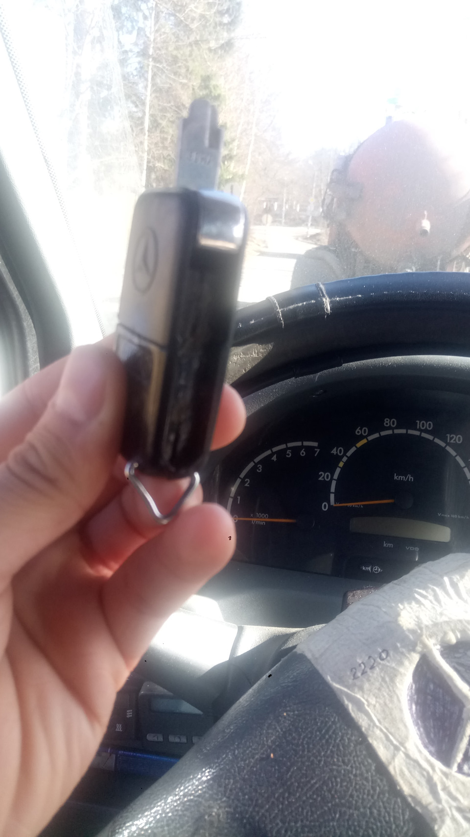 Сломал ключ в замке зажигания — Hyundai Solaris, 1,4 л, 2012 года ...