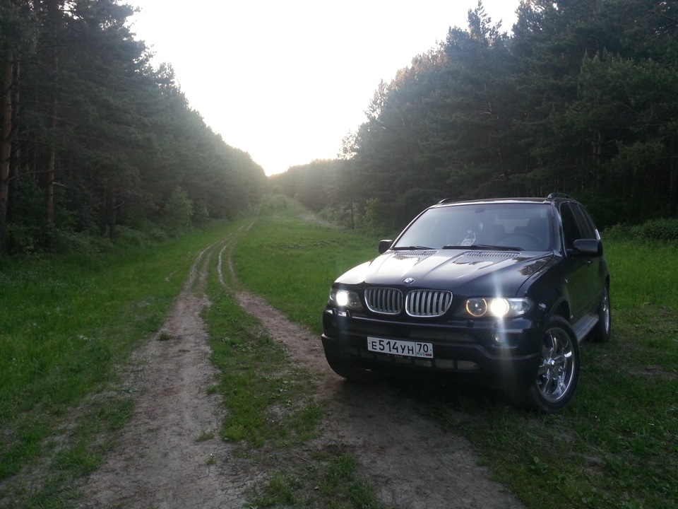 Дер авто. БМВ х5 бумер. BMW бумер 2. Бумер 2 х5. BMW x5 2005 бумер едет.