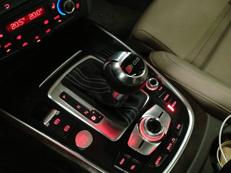 Вибрация при переключении передач. Ручка АКПП Audi sq5. Ауди ку 5 2014 года коробка автомат. Ручка АКПП Ауди ку5. Коробка автомат на Audi q5.