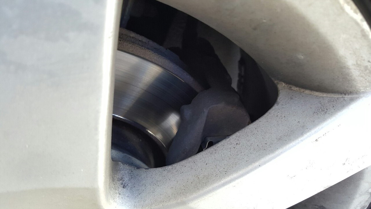 Замена передних и задних колодок на TRW — Peugeot 308 (1G), 1,6 л, 2010 ...