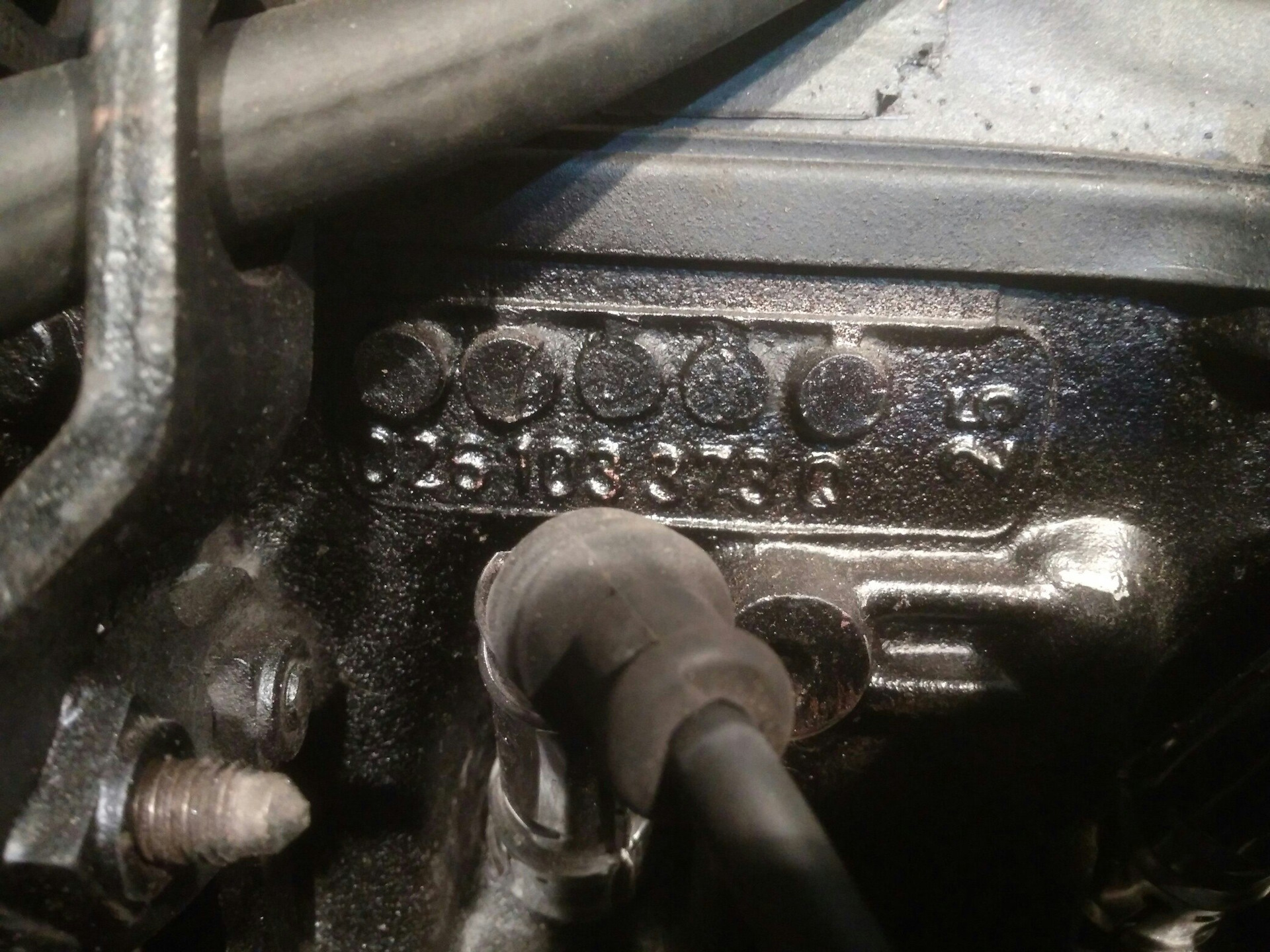 Номер двигателя volkswagen golf 1996 год. Где найти маркировку двигателя. Номер двигателя т4 2. Буквы мотора. Номер двигателя фольксваген 2 литра 180 л.