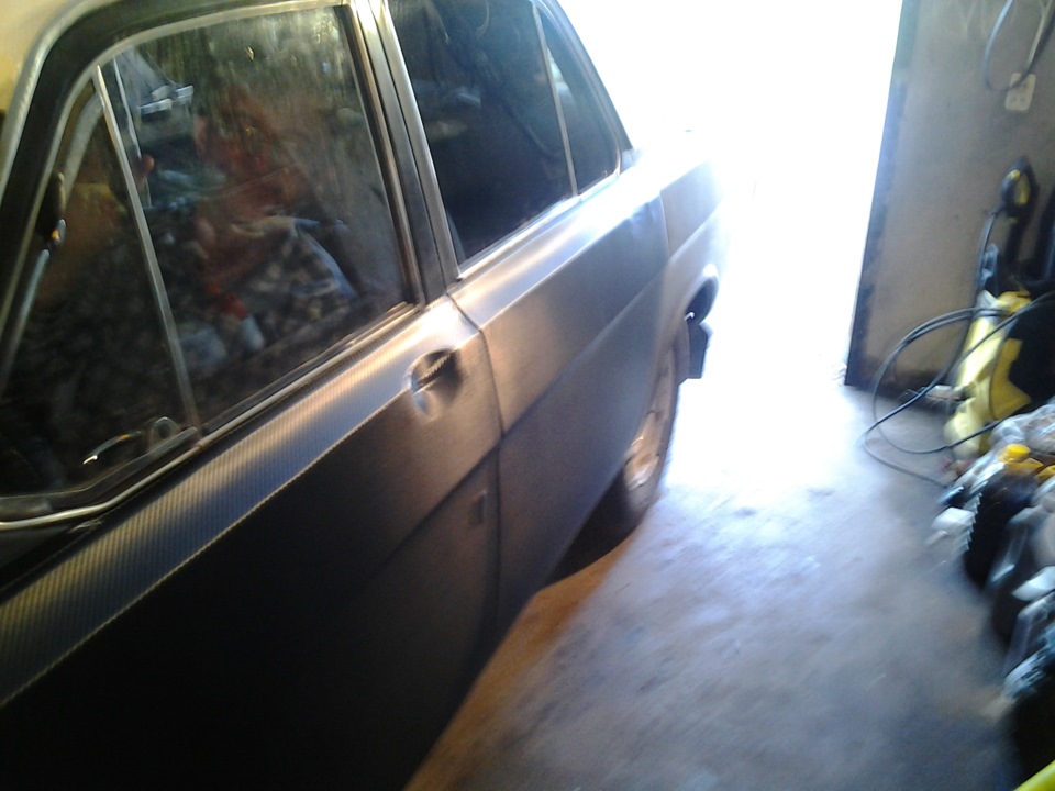 Оклейка машины пленкой под \"Карбон\" (Часть 2) — ГАЗ 24, 2,4 л., 1985 ...