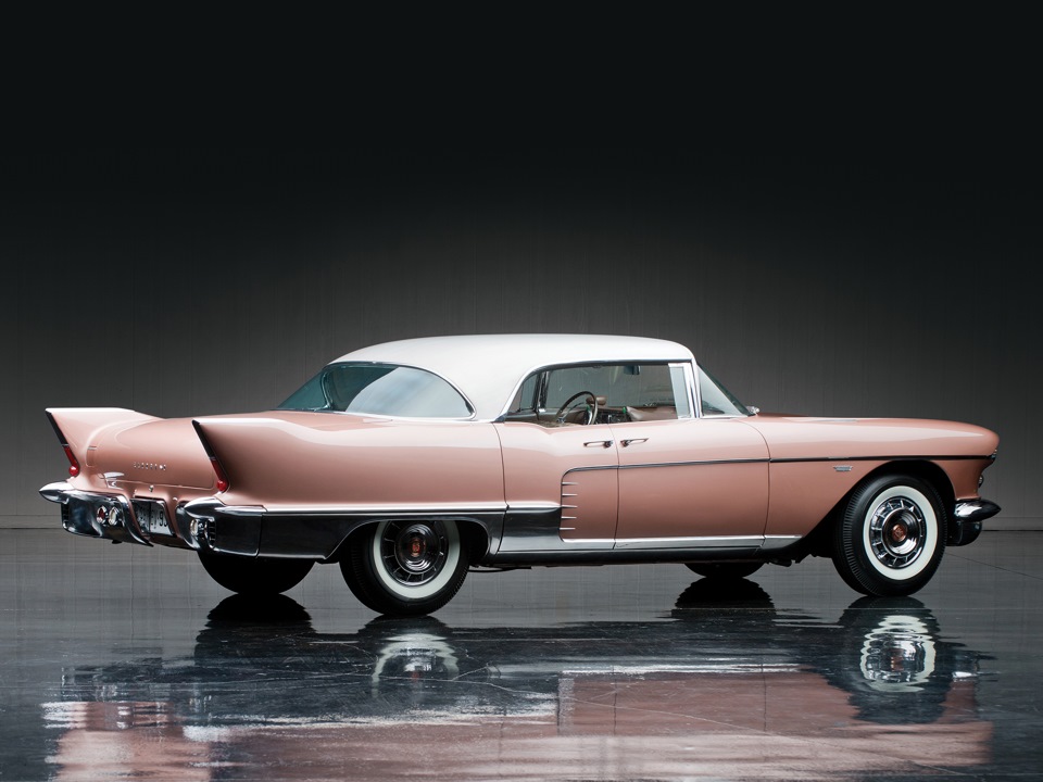 Автомобиль cadillac 1962 года