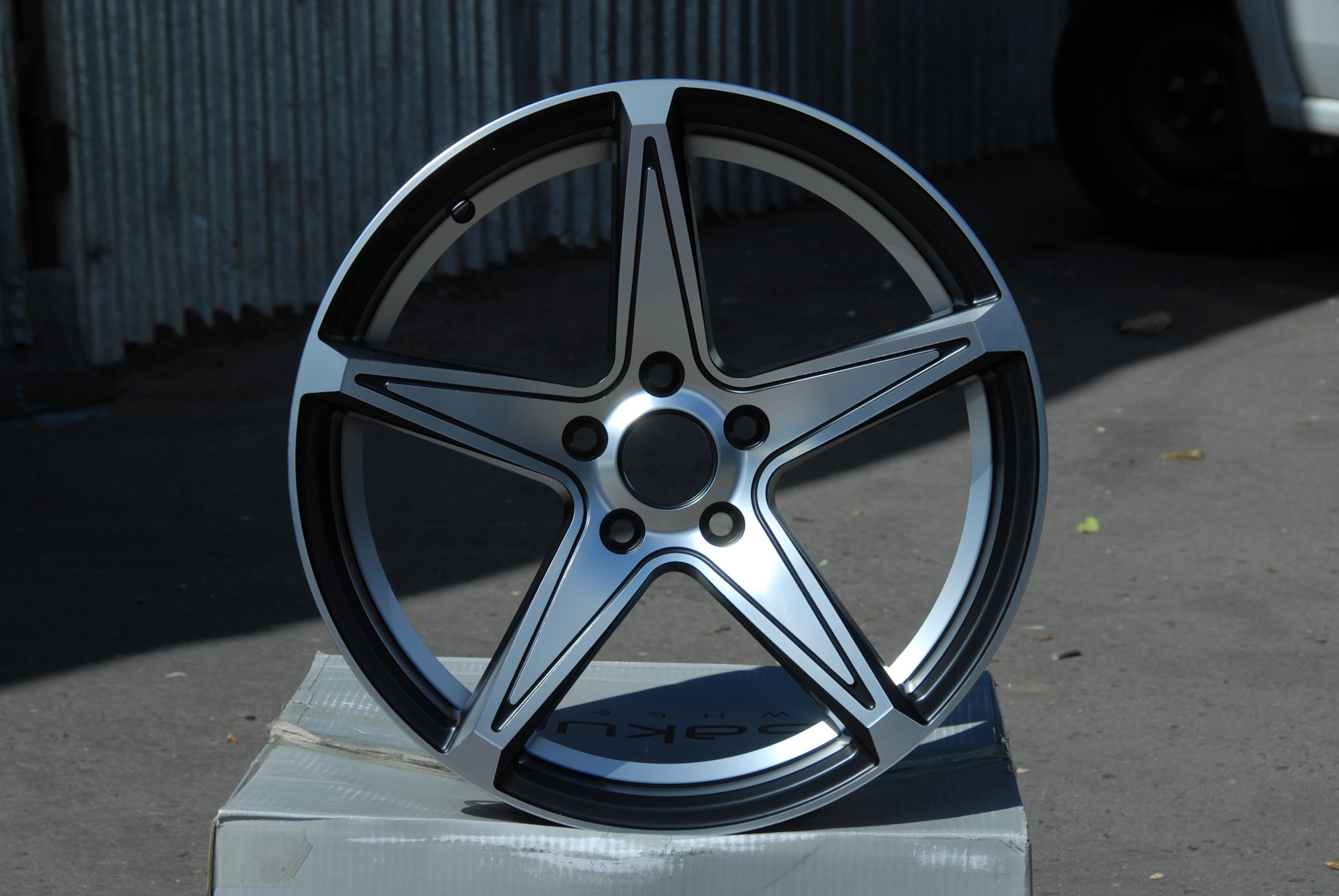 Новые диски 5 150 r18 sakura wheels белые фото