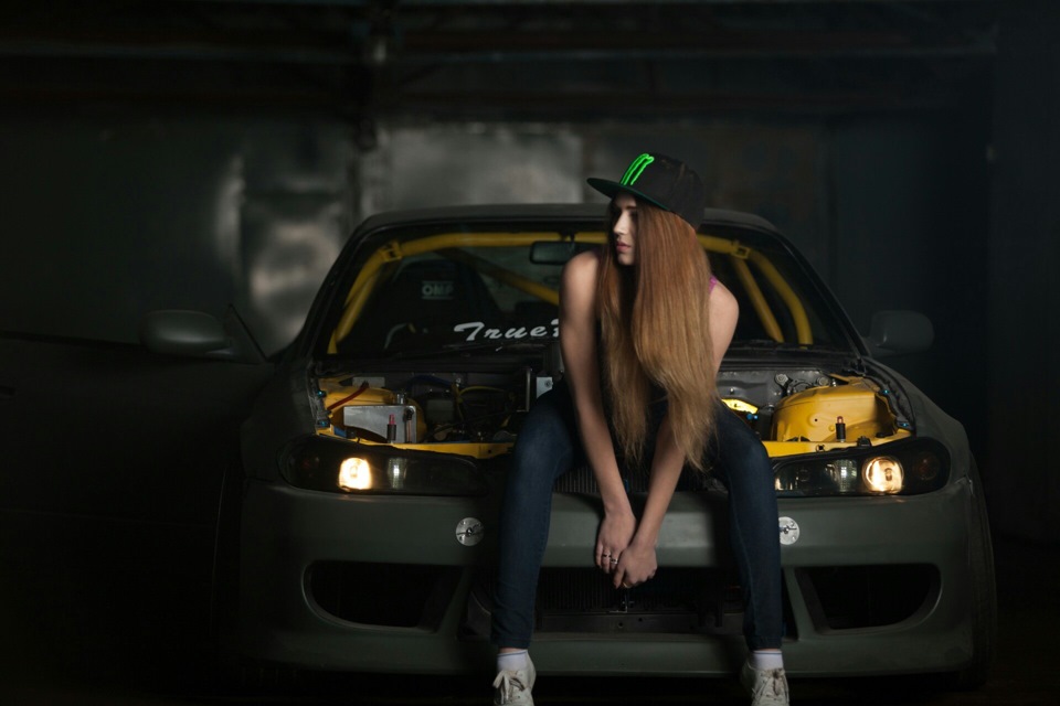 Silva s15 на капоте девушка