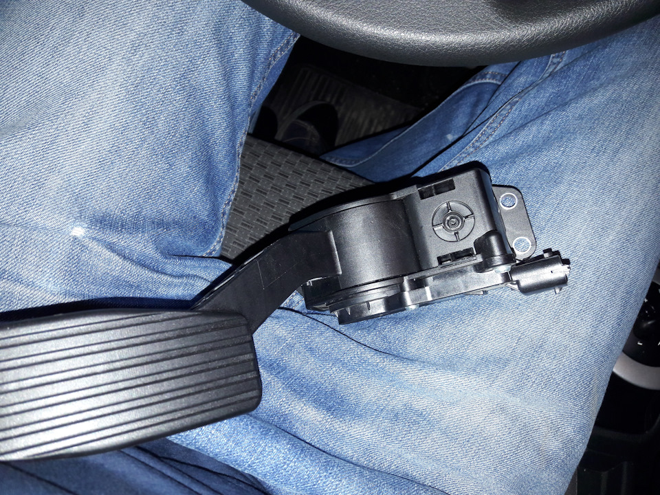 Она же. — Lada Гранта Лифтбек (1G)