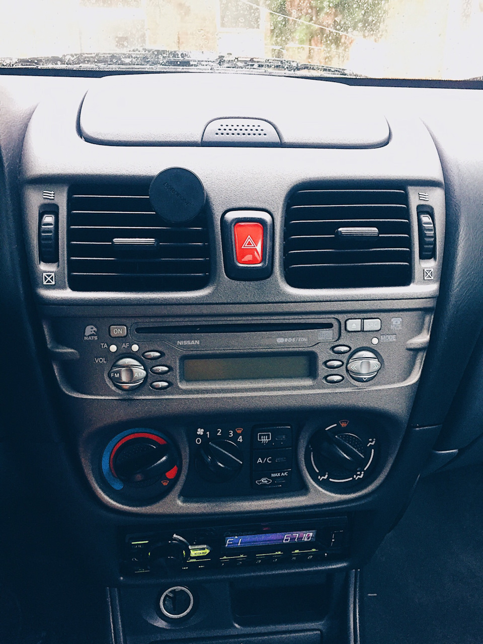 Установка Pioneer MVH-09UBG — Nissan Almera II (N16), 1,5 л, 2006 года ...