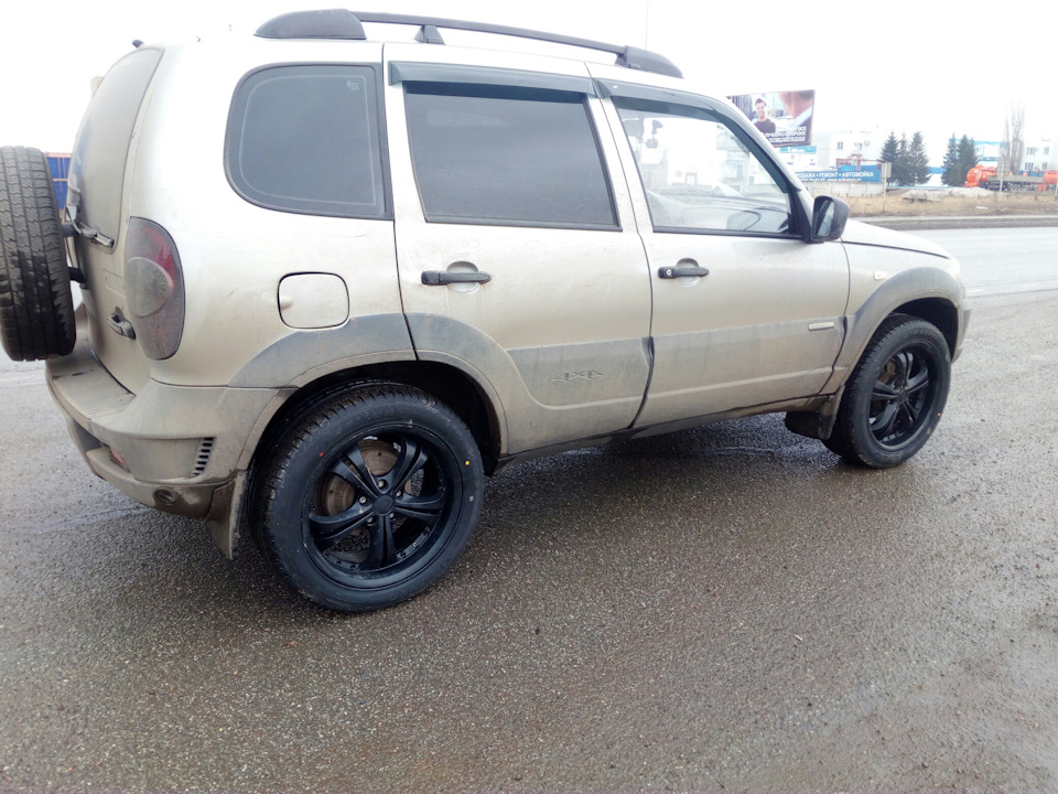Шины р15 нива шевроле. Шевроле нива 235/50 r18. chevrolet niva r18. шевроле нива r18. колеса r18 на ниву шевроле.