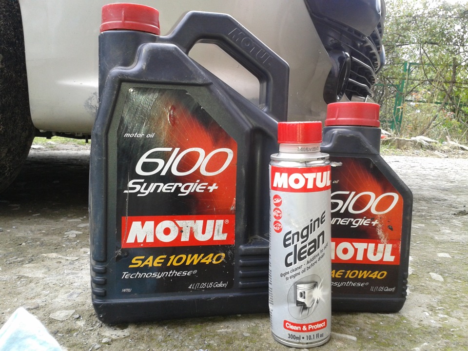 Motul 300v factory line road racing 10w 40. Мотюль для автомобиля. Мотюль 4т 7100. Motul trd 5w30. Motul 7100 4t 10w50 (1л).
