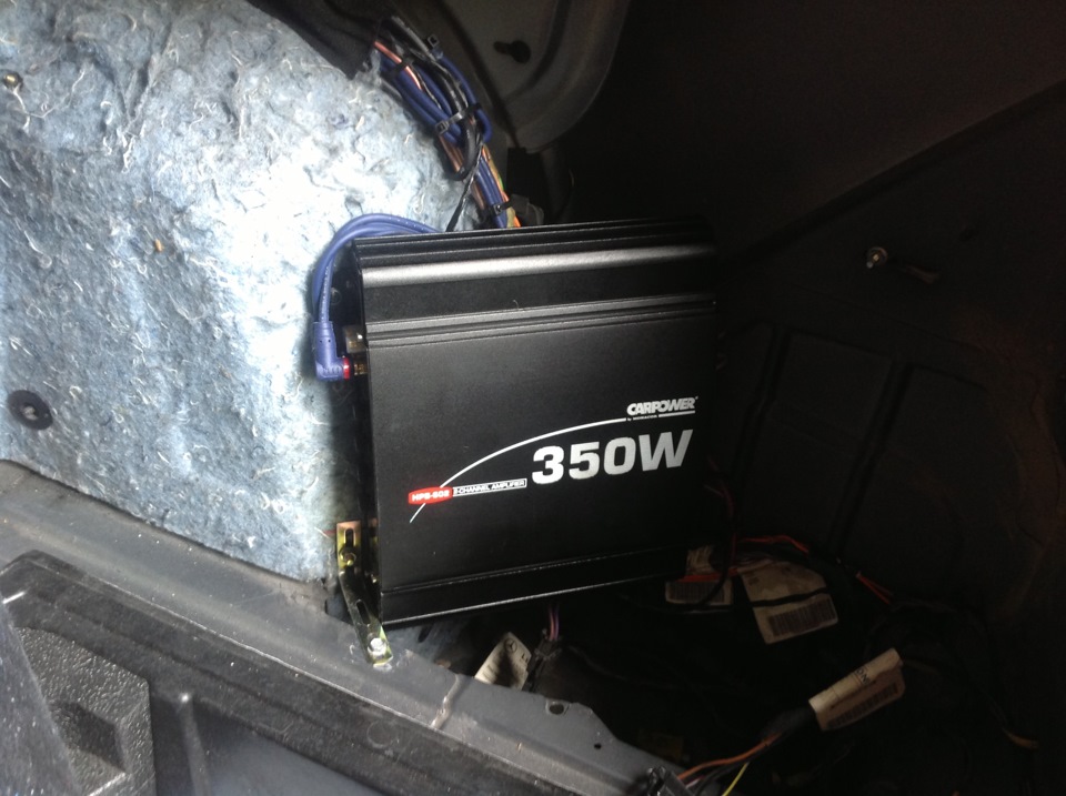 Фотографии багажника с установленными туда усилками и половинка корпуса ...