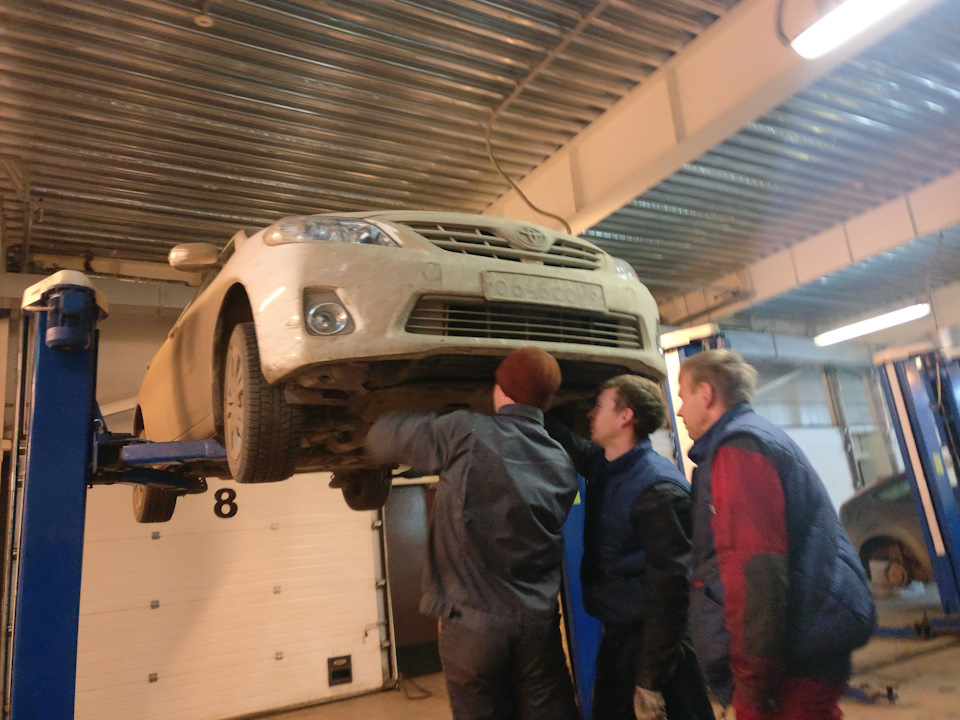 три — Toyota Corolla (140/150)