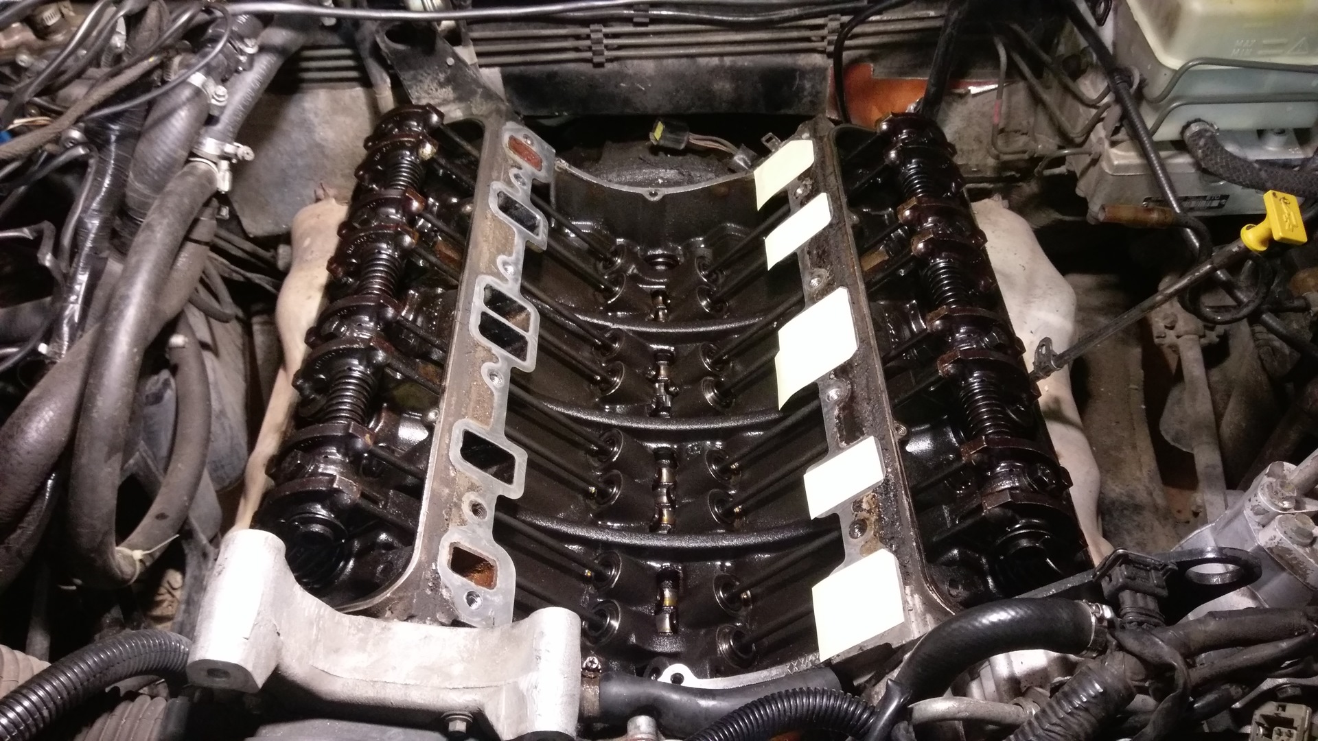 Honda pilot нумерация цилиндров. Производим регулировку зазоров клапанов. Регулировка клапанов ленд ровер. Протяжка гбц ровер 400 1. Регулировка клапанов ленд ровер спорт 4.