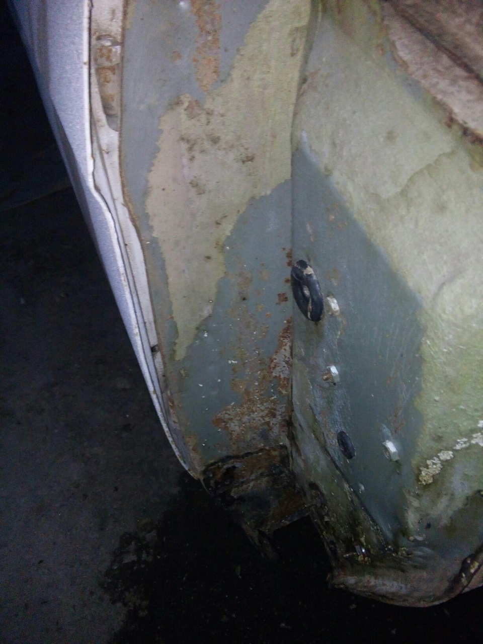 Чем смыть мастику с днища автомобиля