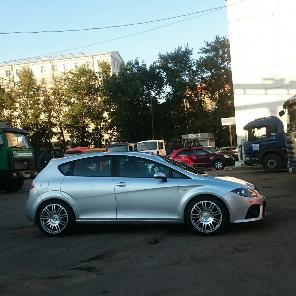 Нс 06. Seat Leon 2 r18. Seat Leon Cupra r18. Seat Leon r18. Диски Sparco r18.