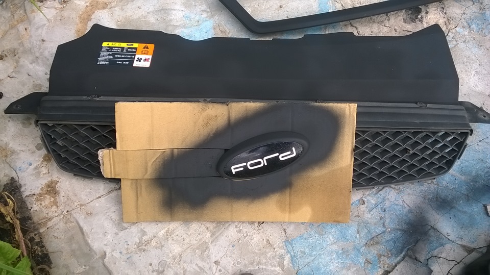 решил покрасить хромированную рамку… — Ford Focus II Hatchback, 2 л ...