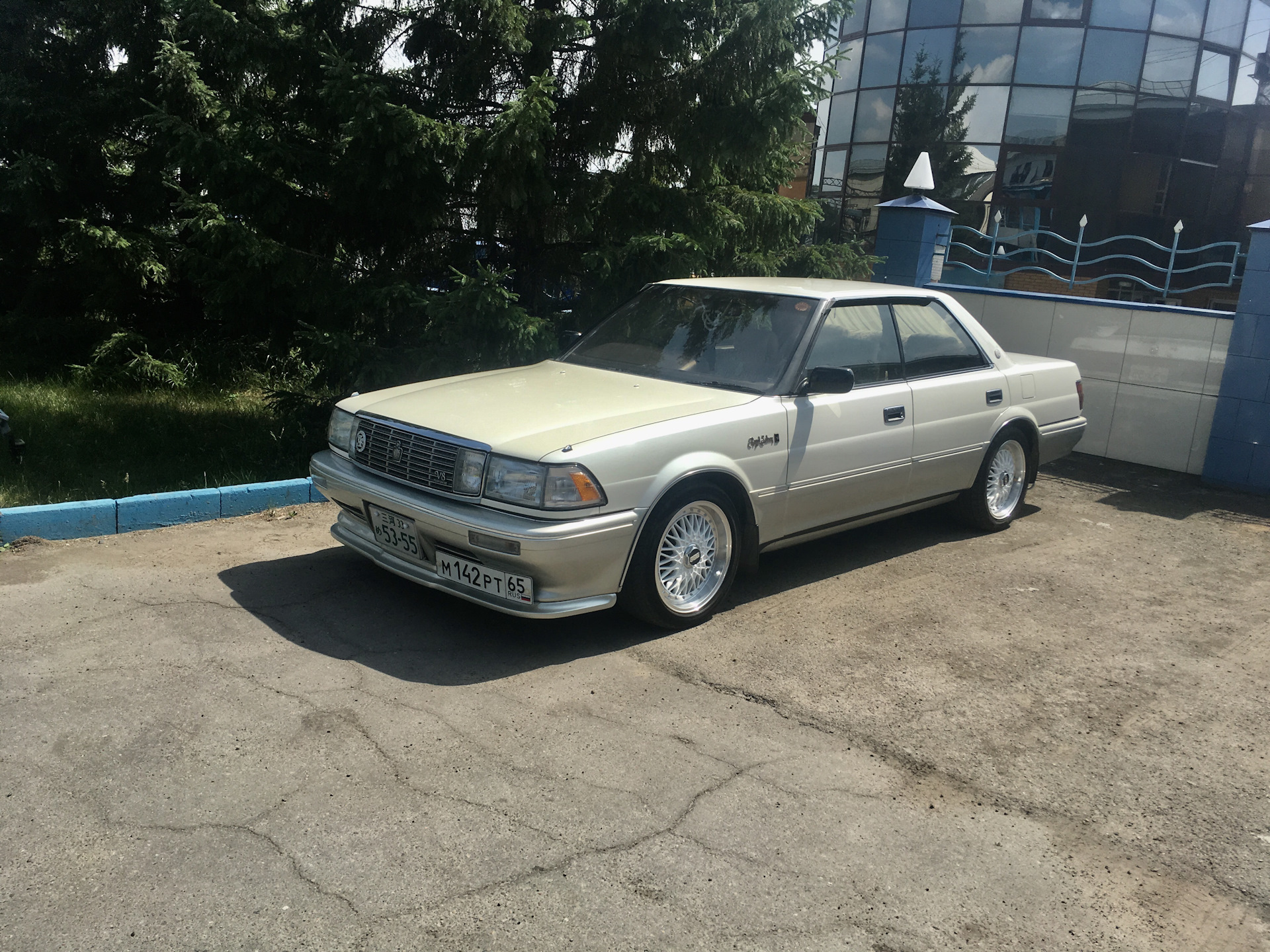 toyota crown s130 wagon