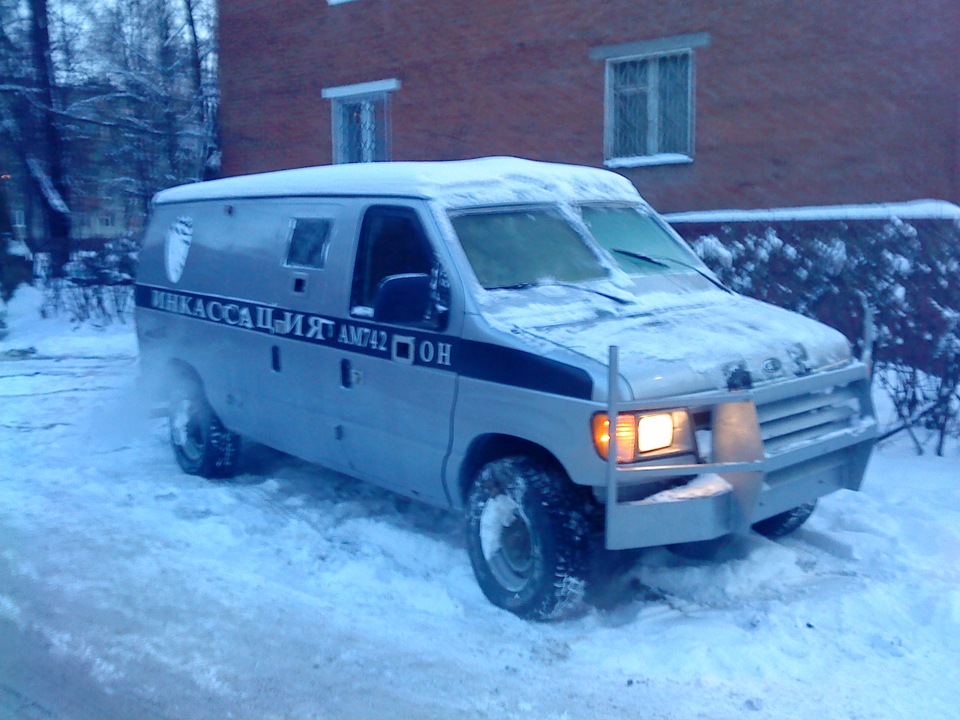 Броневик Ford Econoline